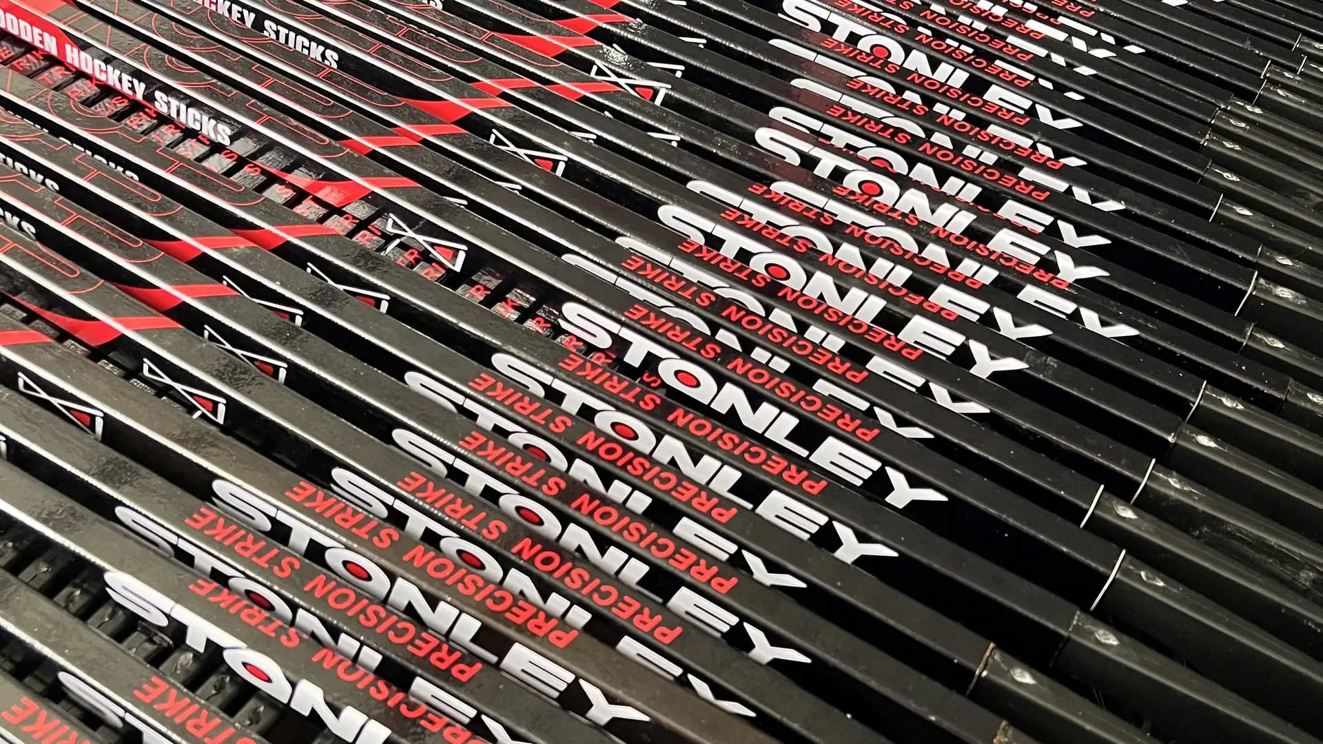 How Carbon Hockey Sticks Are Made — and Choosing FLEX & Blade