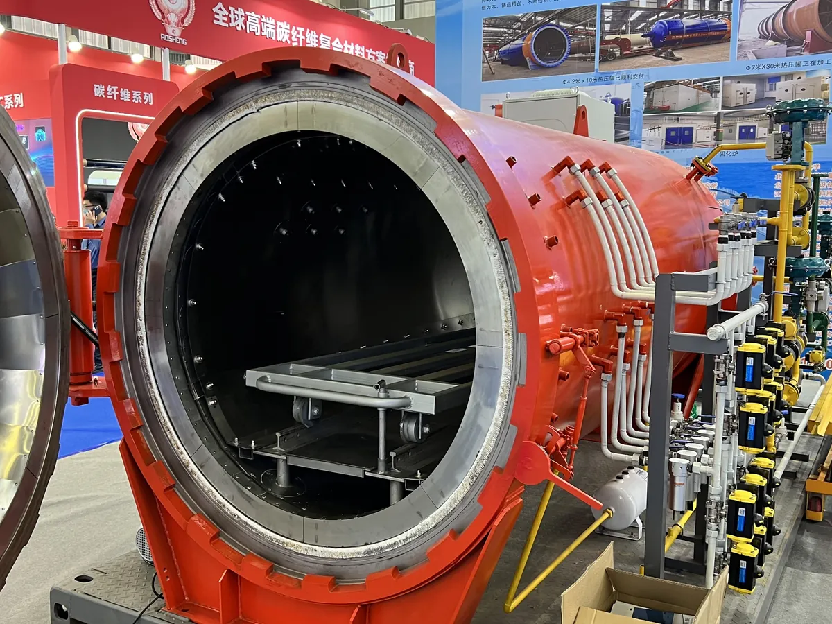 Carbon fiber curing autoclave